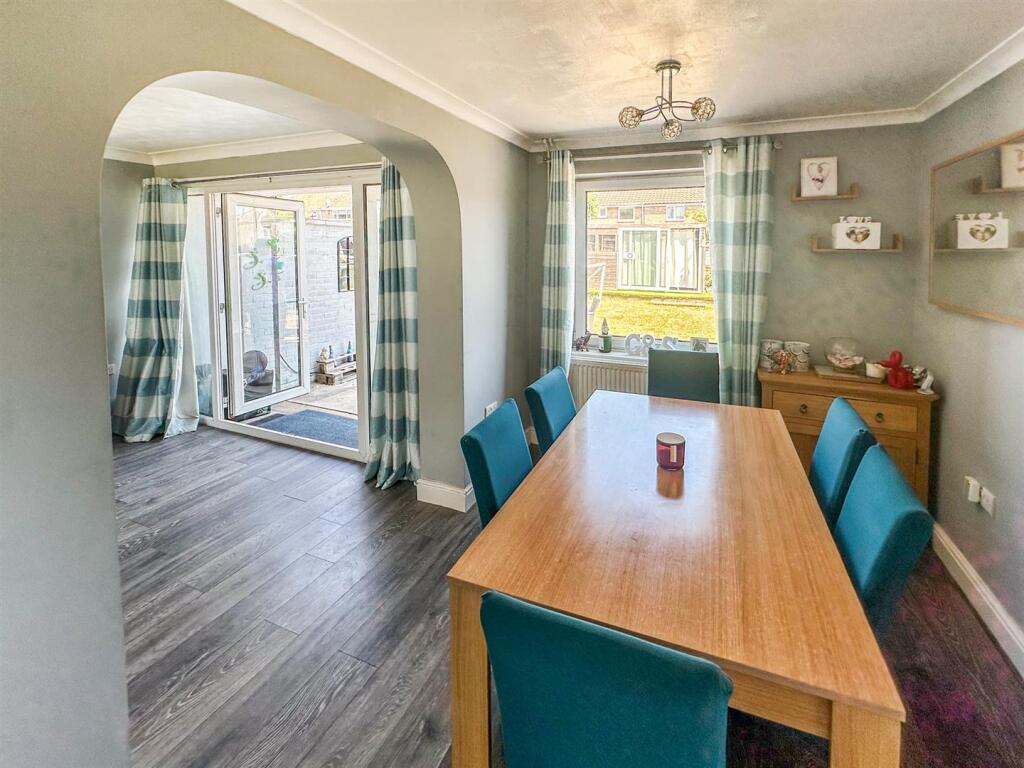 House in Northampton, North Northamptonshire - View 4