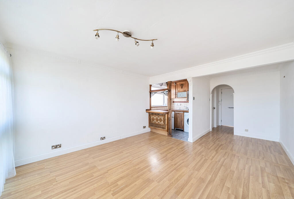 Apartment in London, Woodcote, Woodcote Green - View 3