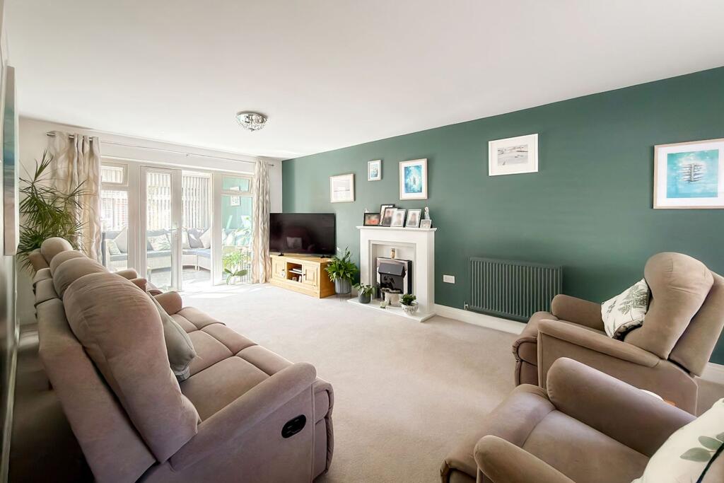 Hornbeam Avenue, Angmering, BN16 photo 3