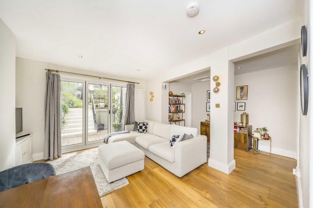 Ferndale Road, Clapham photo 3
