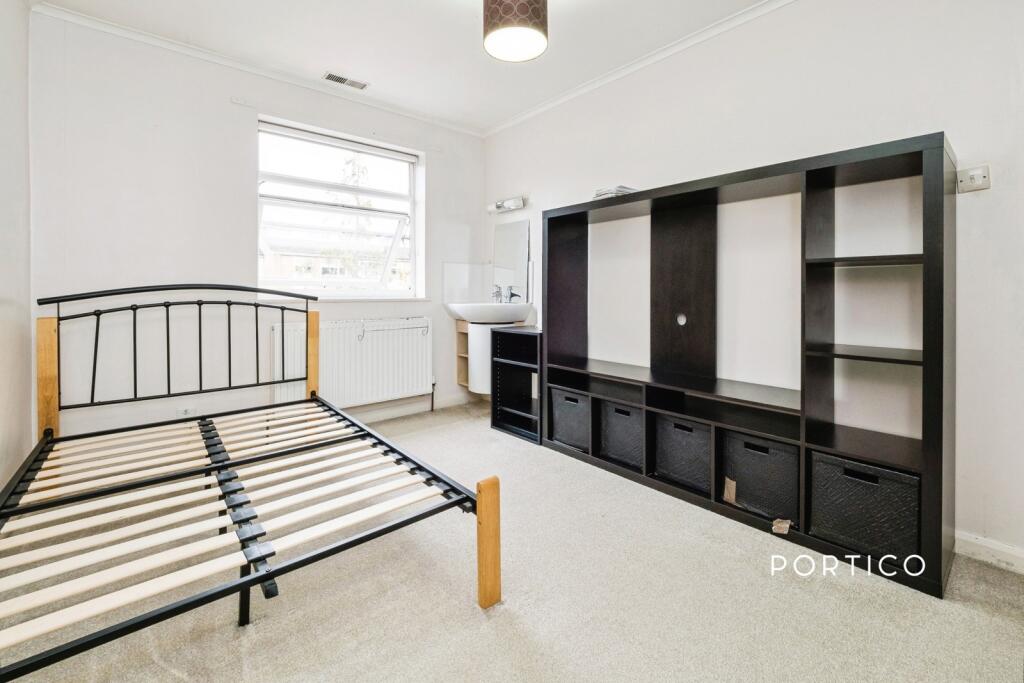 House in London, Woodford - View 5