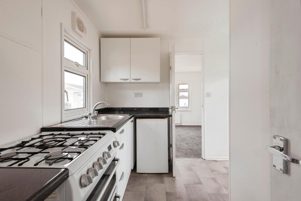 Hillcrest Park, Wilbury Hills Road, Letchworth Garden City, Hertfordshire, SG6 - View 3
