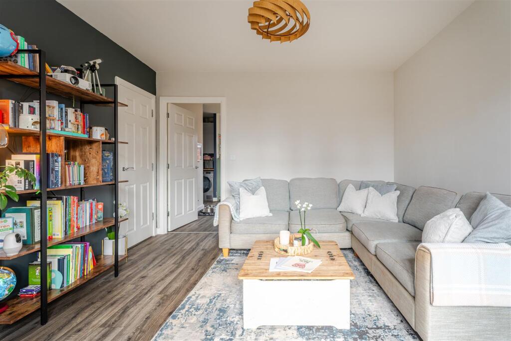House in Yatton, Chestnut Park, North End - More