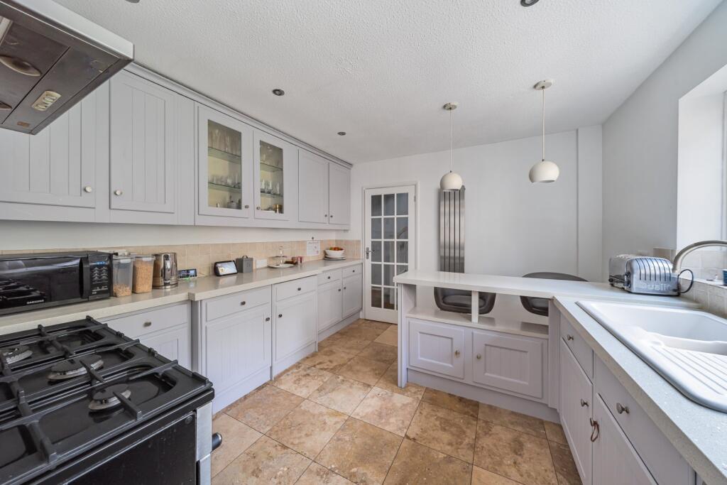 House in Woking, Surrey - View 4