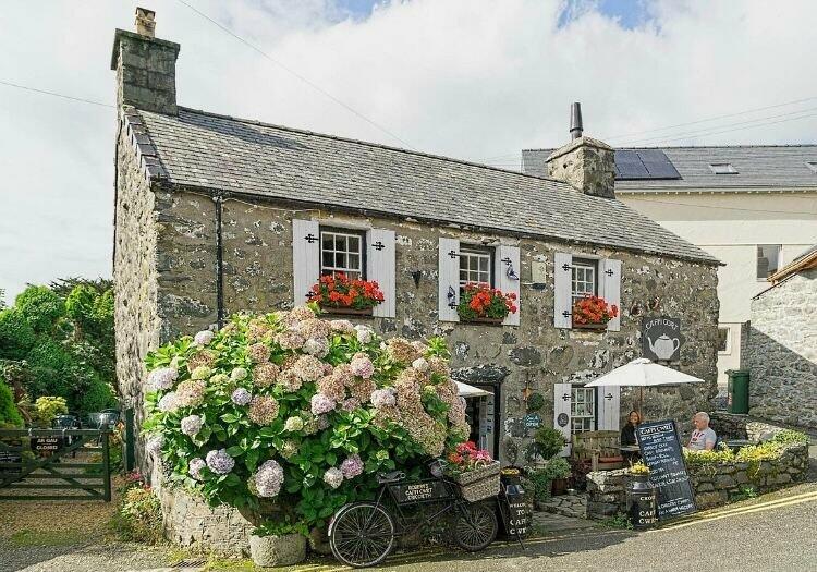 Main image of property: Caffi Cwrt, Criccieth, LL52