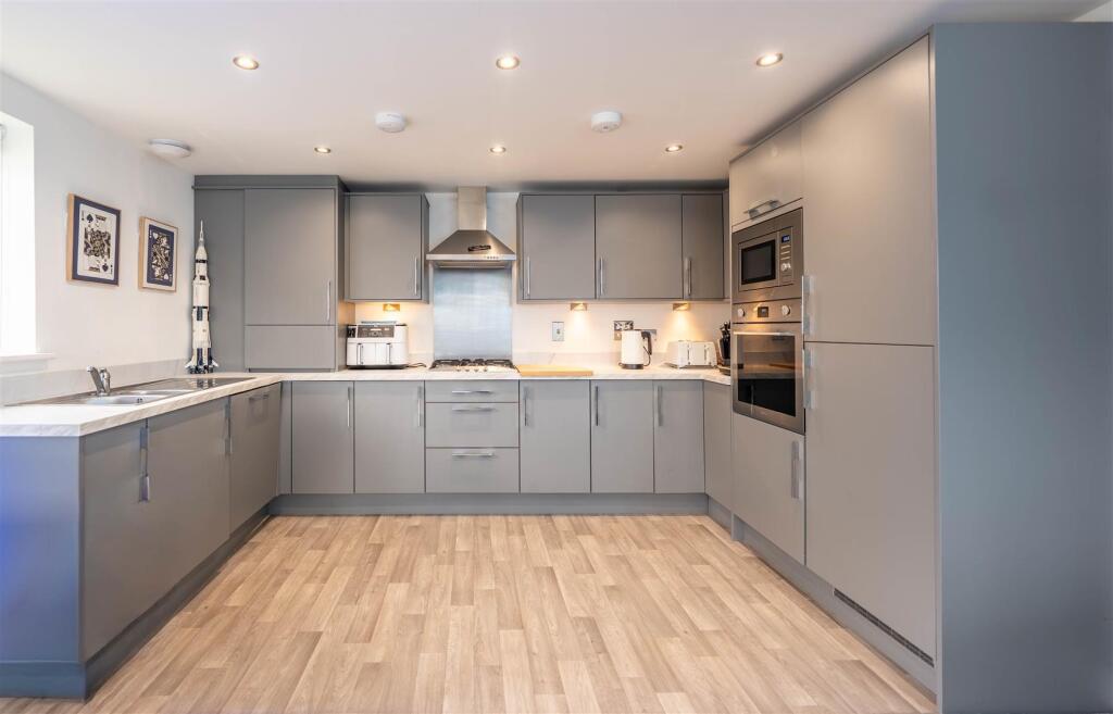 Apartment in Perth - More