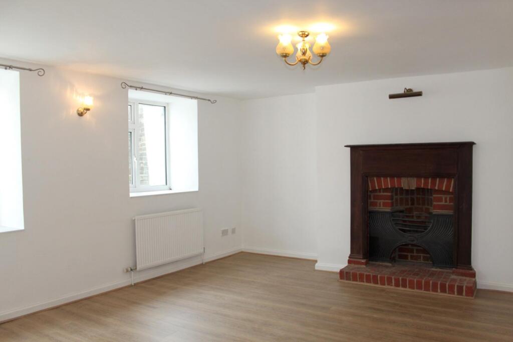 Main image of property: Royal Terrace, Basement flat, Southend-on-Sea, SS1
