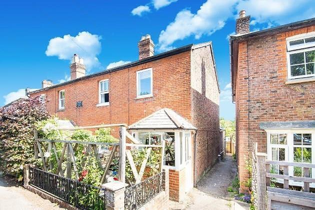 Main image of property: 2 bedroom Terraced Cottage in Haslemere