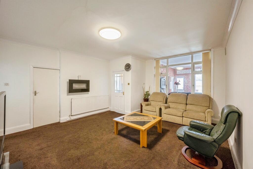 House in Doncaster, North Lincolnshire - View 4