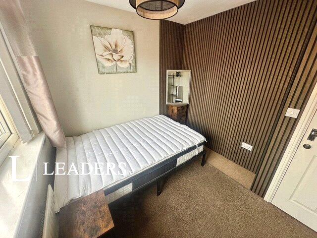 Main image of property: 5 Waterlily Close, Stoke-on-Trent, Staffordshire, ST1