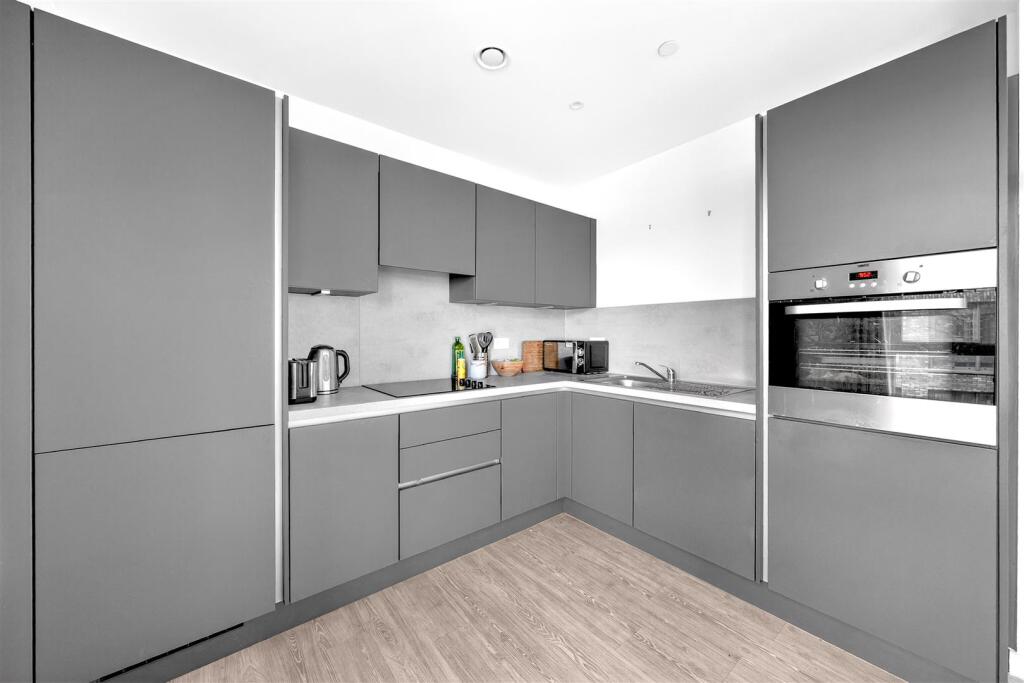 Apartment in London, Upton Gardens, Upton Park - View 5