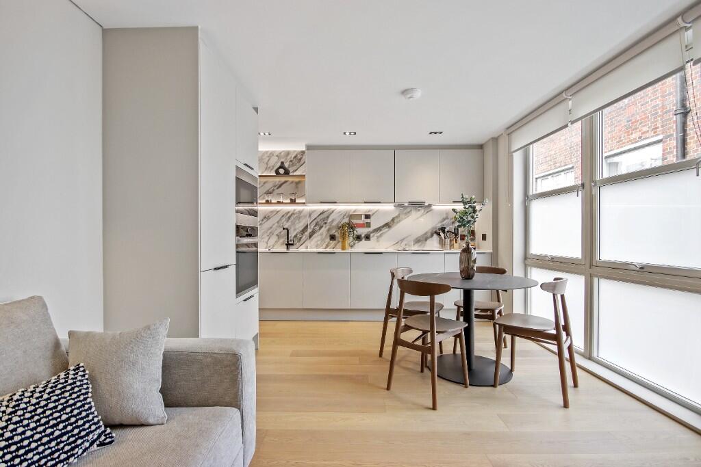 Main image of property: Flat 2 - 18 Bow Lane, 11 Well Court, London, EC4M 9DN