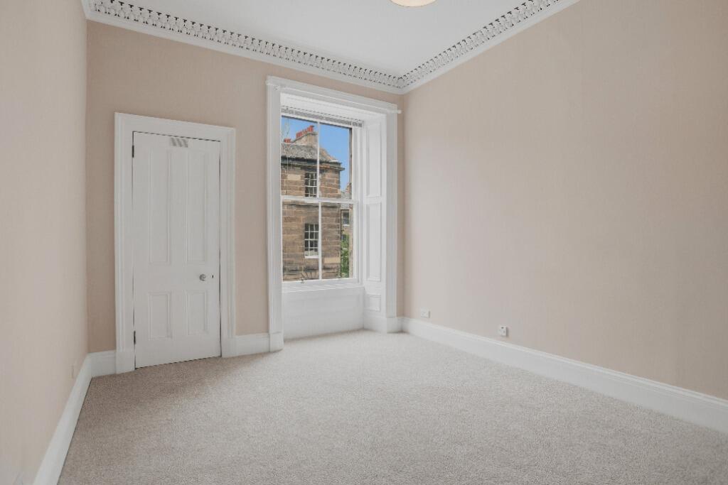Apartment in Edinburgh - More