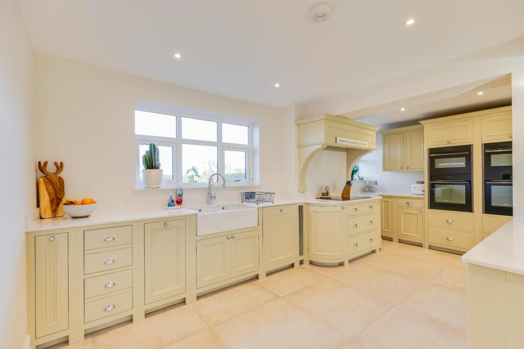 Nurston, Rhoose, Vale of Glamorgan, CF62 3BH photo 4