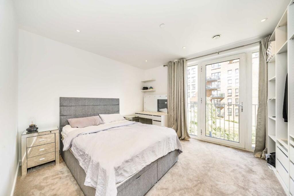 Apartment in London, The Hyde, West Hendon - More