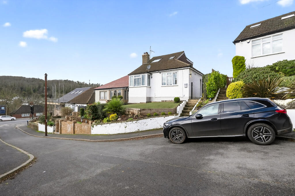 Devon Close, Kenley, CR8 photo 2