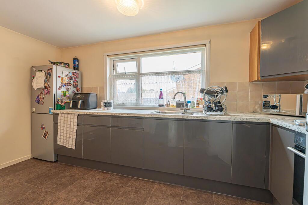 Apartment in Newport - More