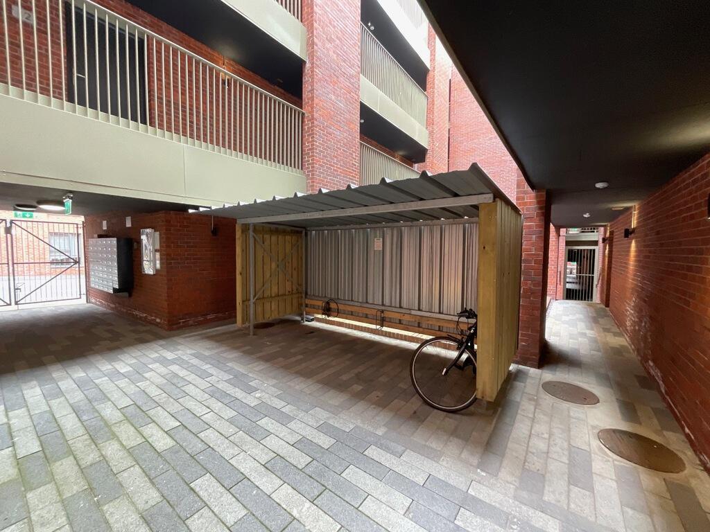 Apartment in Sheffield, South Yorkshire - View 4