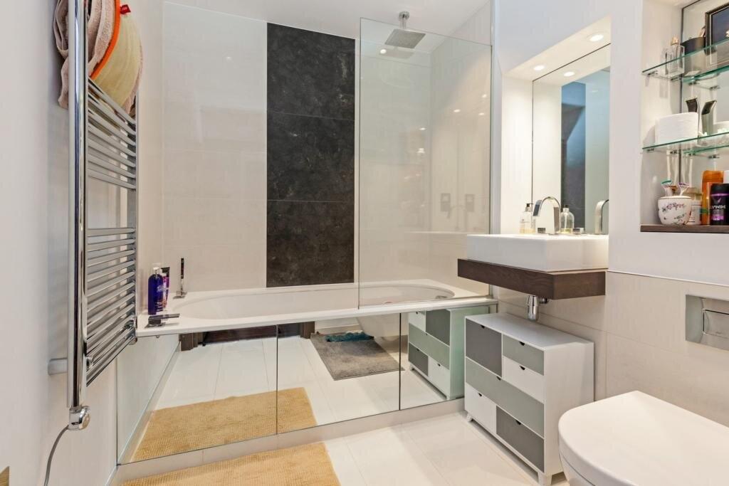 Apartment in London - More