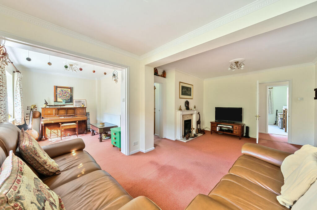 Queens Road, North Warnborough, Hook, Hampshire, RG29 photo 3