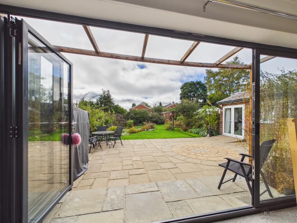 House in Hughenden Valley, Hughenden - More