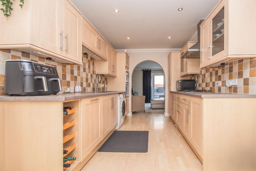 House in Kettering, North Northamptonshire - More