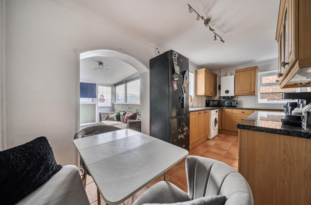 Almondsbury Road, Portsmouth, Hampshire, PO6 photo 2