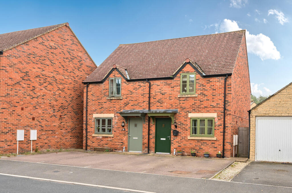 2-bed semi-detached on Beaufort Road, Moreton-in-Marsh, Gloucestershire, £120,000