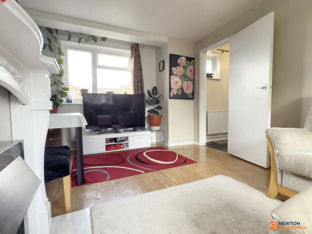 Beacon Crescent, Coalville, LE67 photo 2