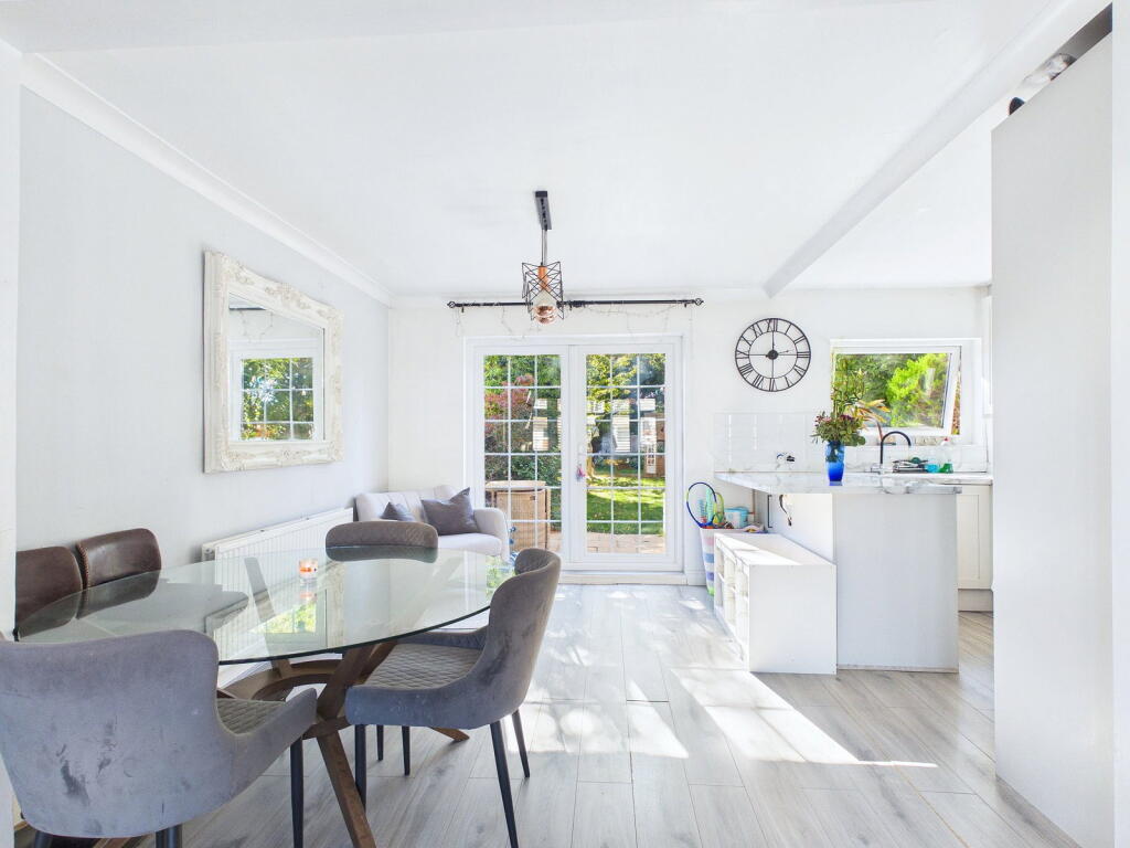 House in Watford, Kingswood - View 4