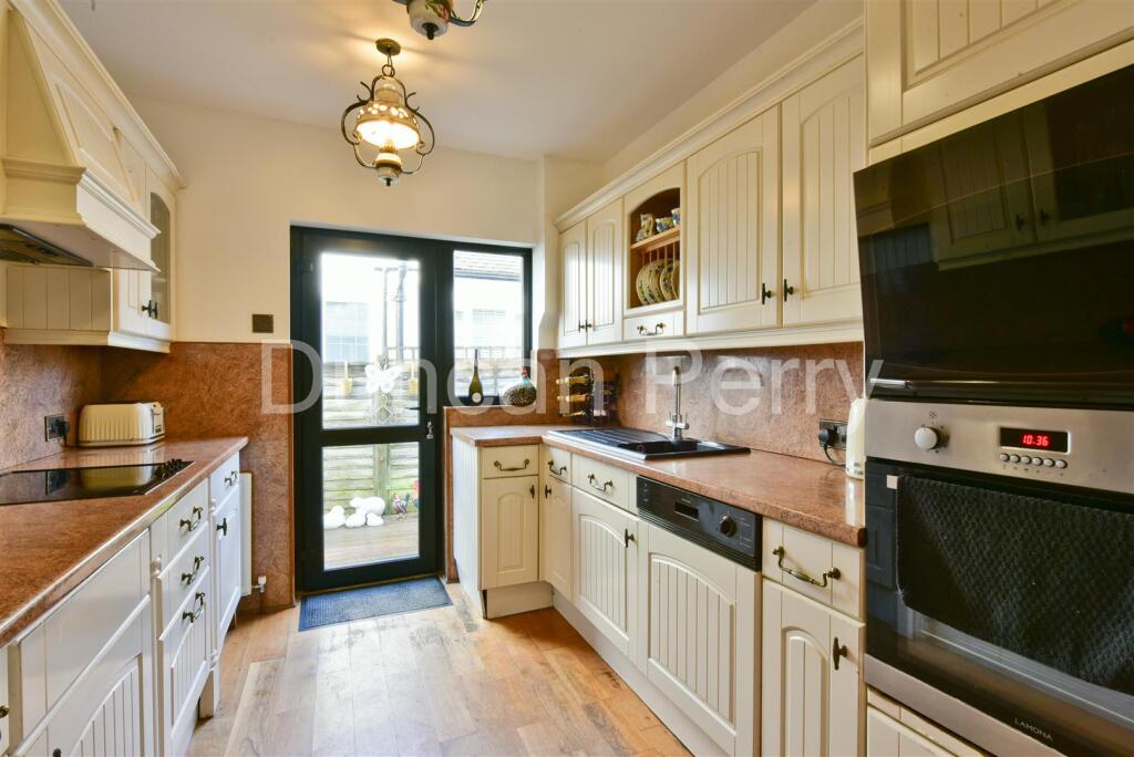 Oakmere Lane, Potters Bar photo 4
