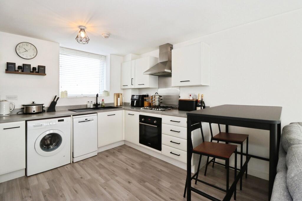 Buttercup Crescent, Lyde Green, Bristol, BS16 photo 3