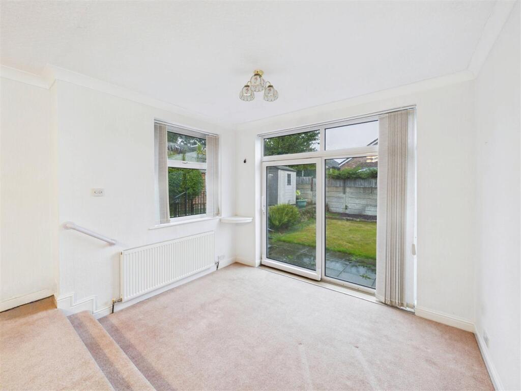 House in North East Derbyshire, Dronfield - View 4