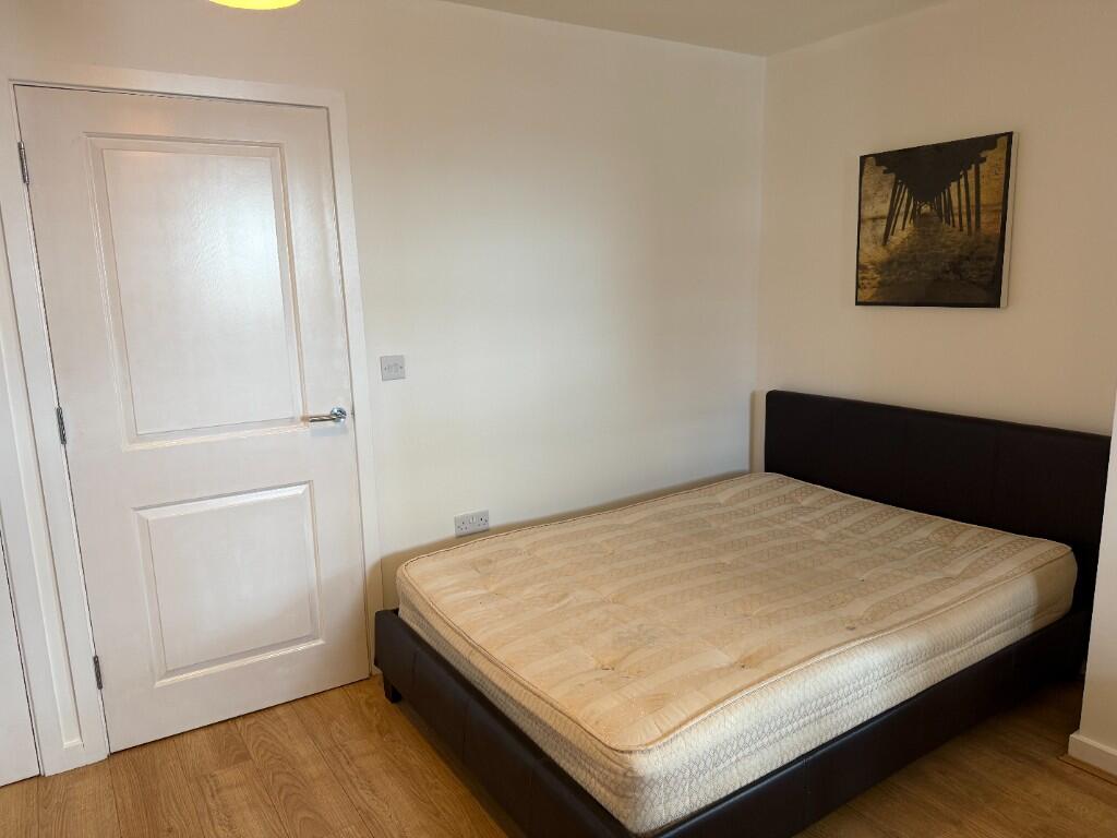 Grays Place, Slough, Berkshire, SL2 photo 4