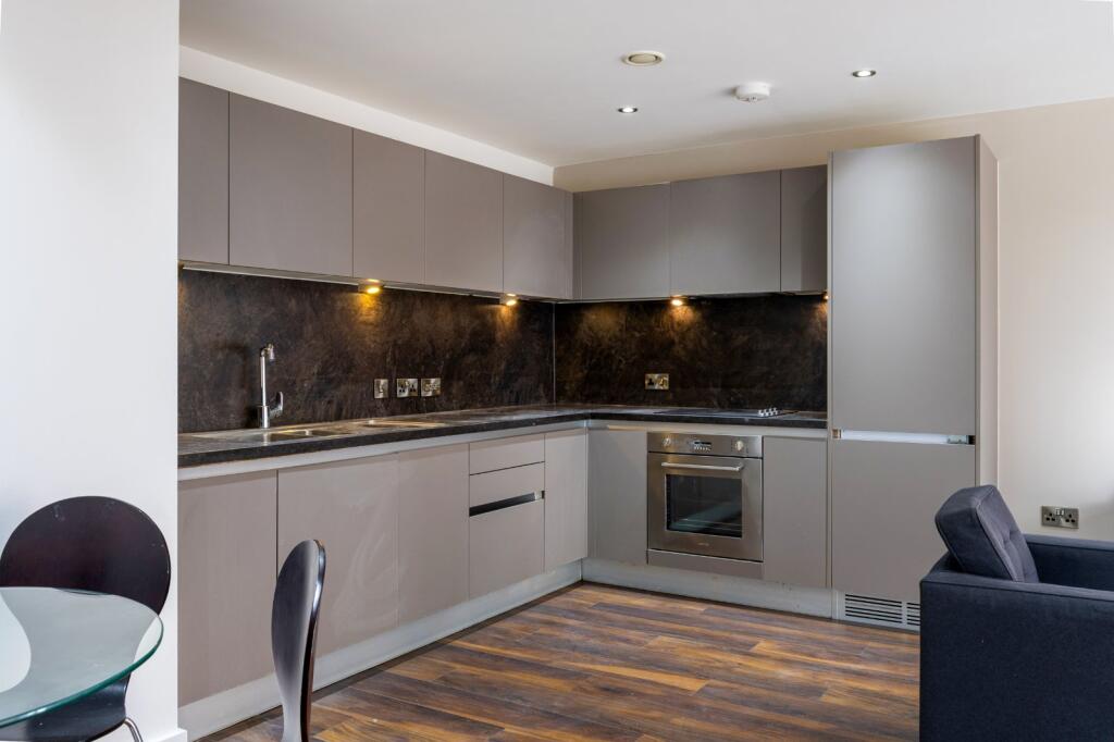 Apartment in Salford, Ordsall - More