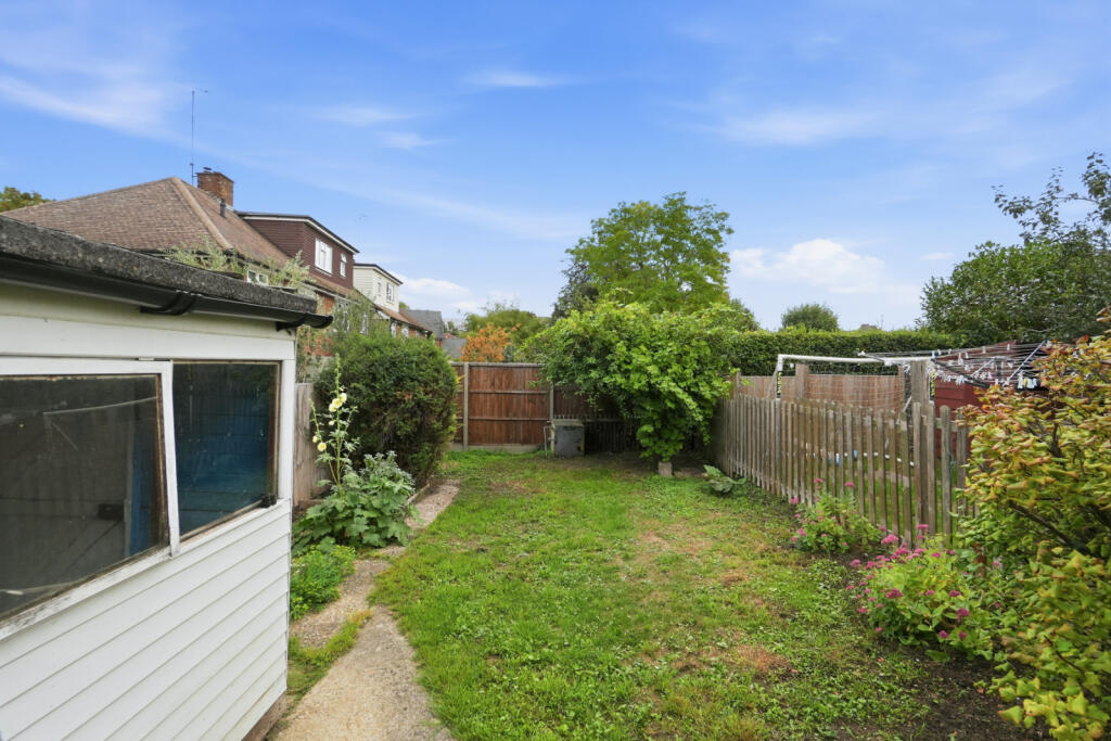 Victoria Avenue, Saffron Walden, Essex, CB11 photo 3