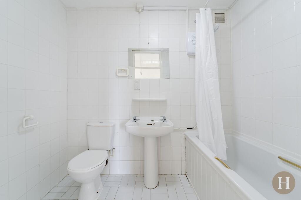 Apartment in Birmingham, West Midlands - More