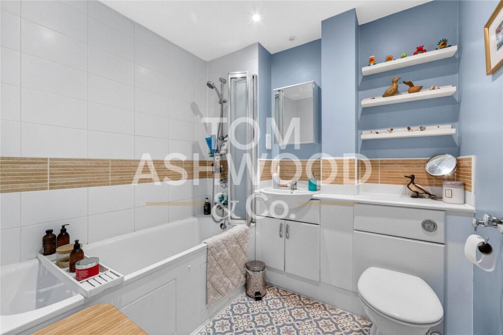 Apartment in London - View 5