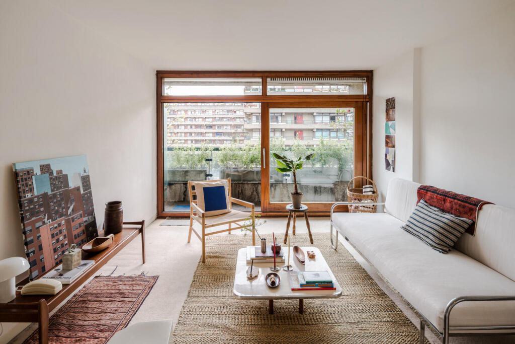 Main image of property: Defoe House, London
