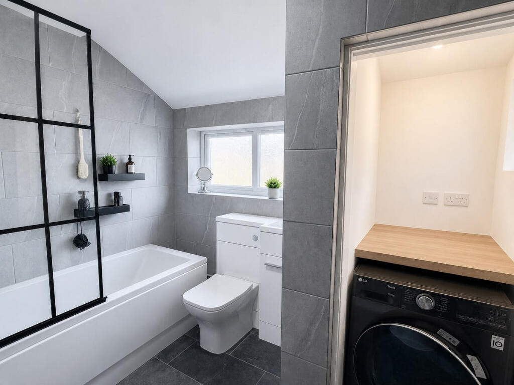 House in Poole, Oakdale - View 5