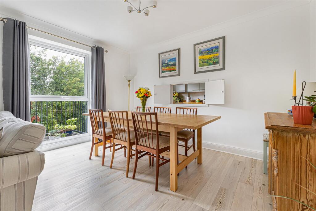 Apartment in Sevenoaks, Kippington - More
