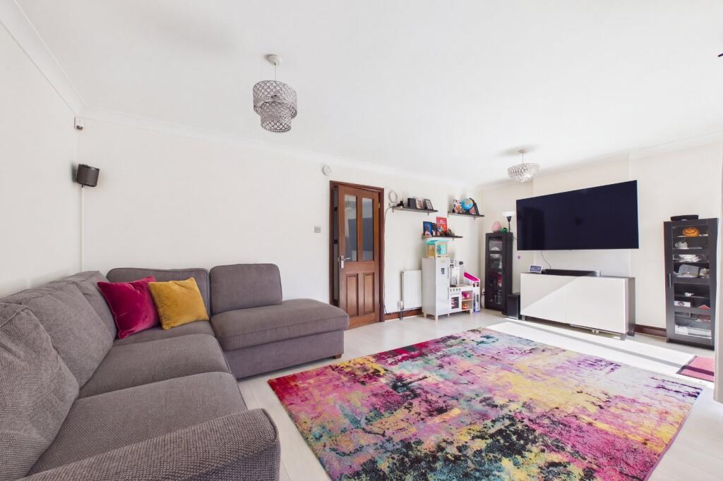 House in Maidenhead, Cox Green - View 4