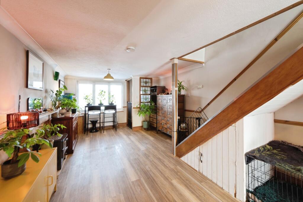 House in Gosport, Anglesey, Clayhall - More