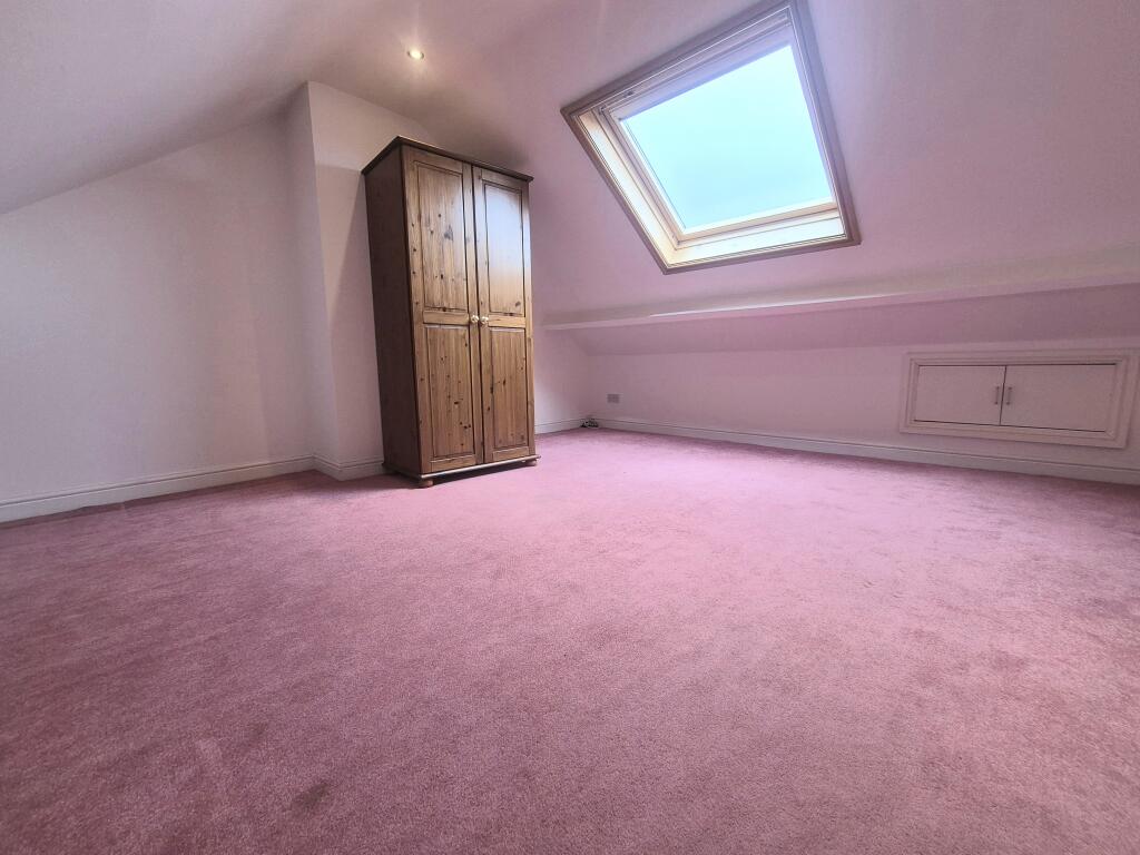 House in Halifax - View 5
