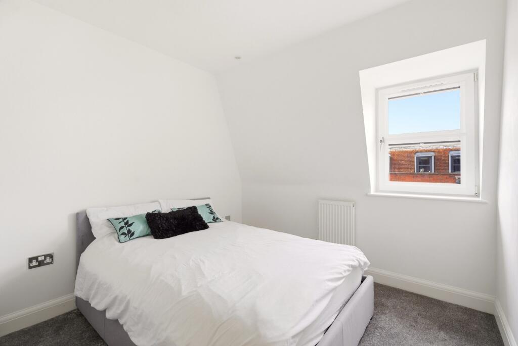 Thompsons Close, Harpenden, Hertfordshire, AL5 - More