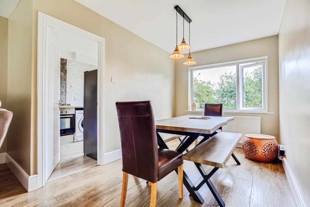House in Wakefield, Outwood - View 4