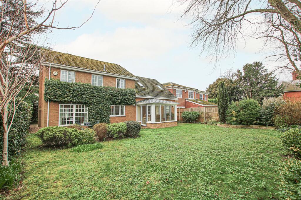 Falmouth Gardens, Newmarket photo 3