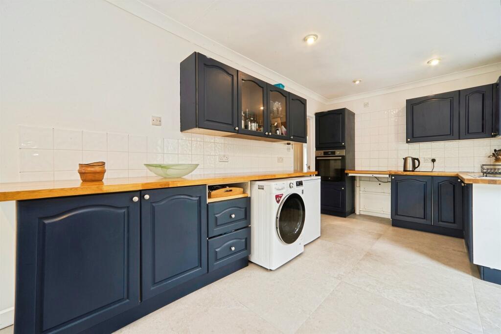 House in Bradford, Bingley - View 5