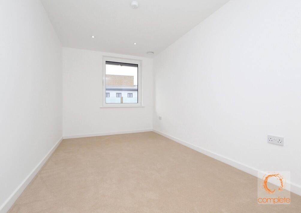 Apartment in Slough - View 4
