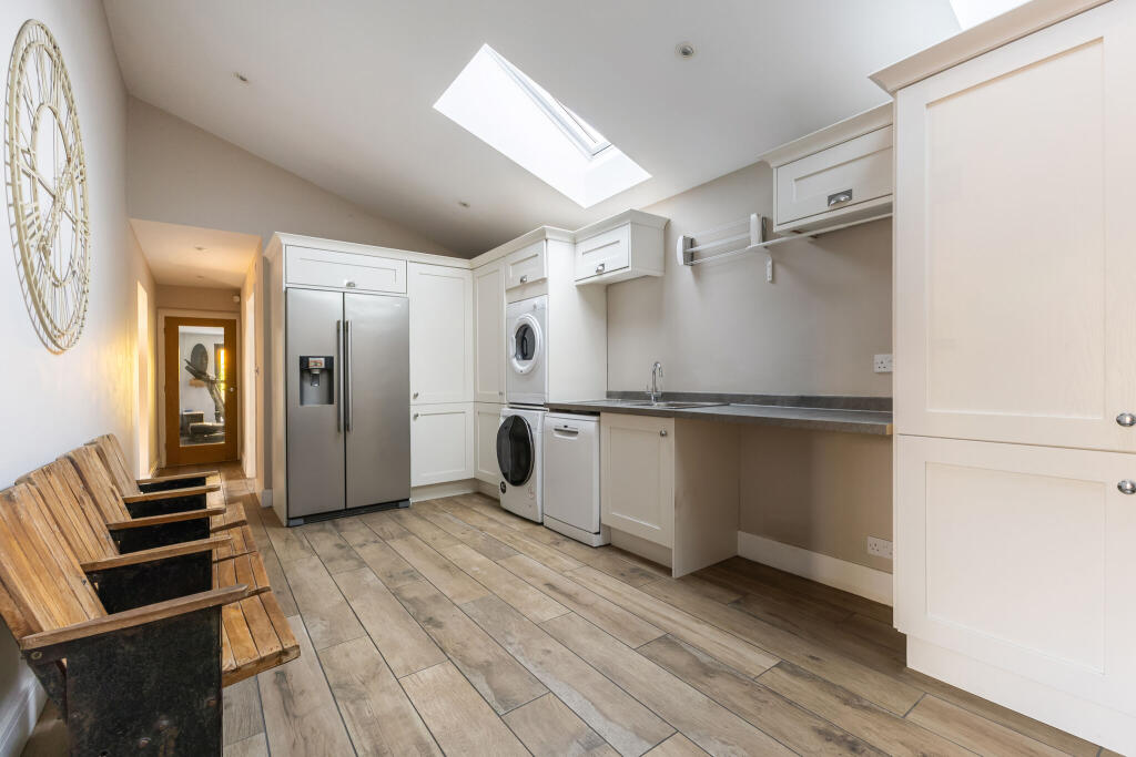House in Hart, Church Crookham, Fleet - View 5